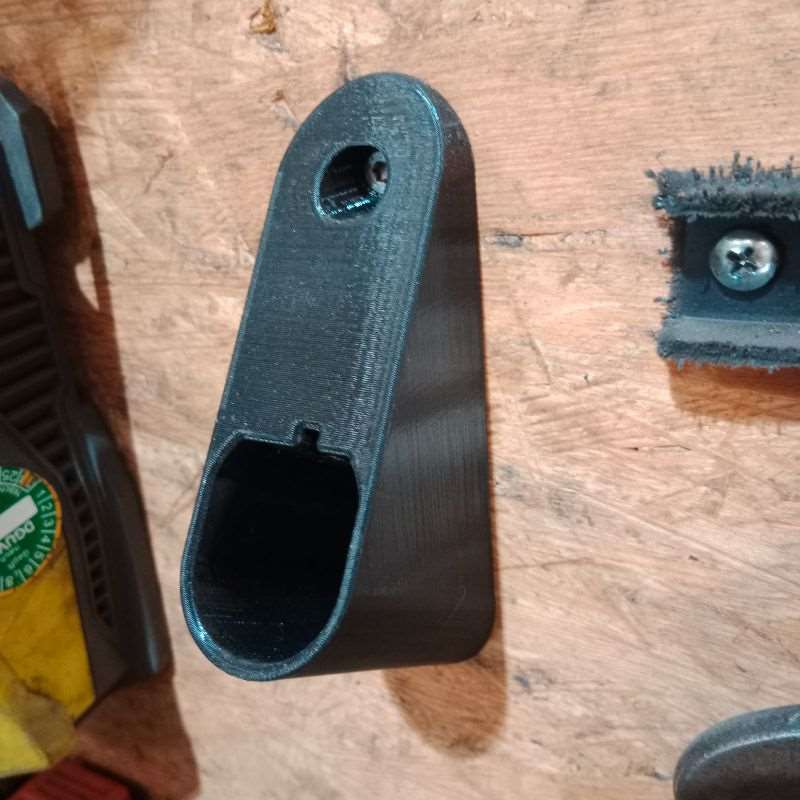 Uchwyt ścienny na akumulatory  – Power Tools Display Rack recenzja i cena